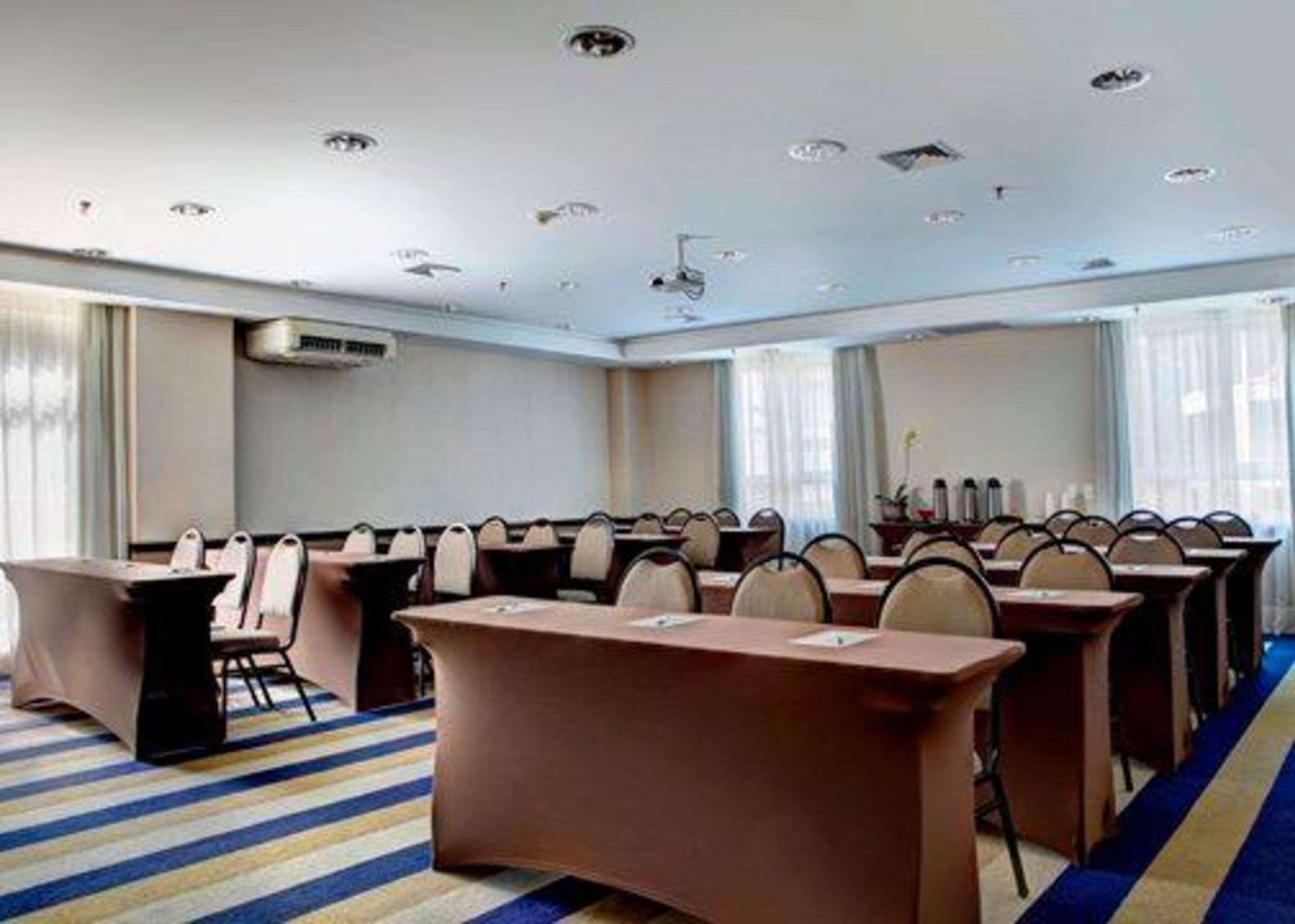 Quality Hotel Curitiba Esterno foto