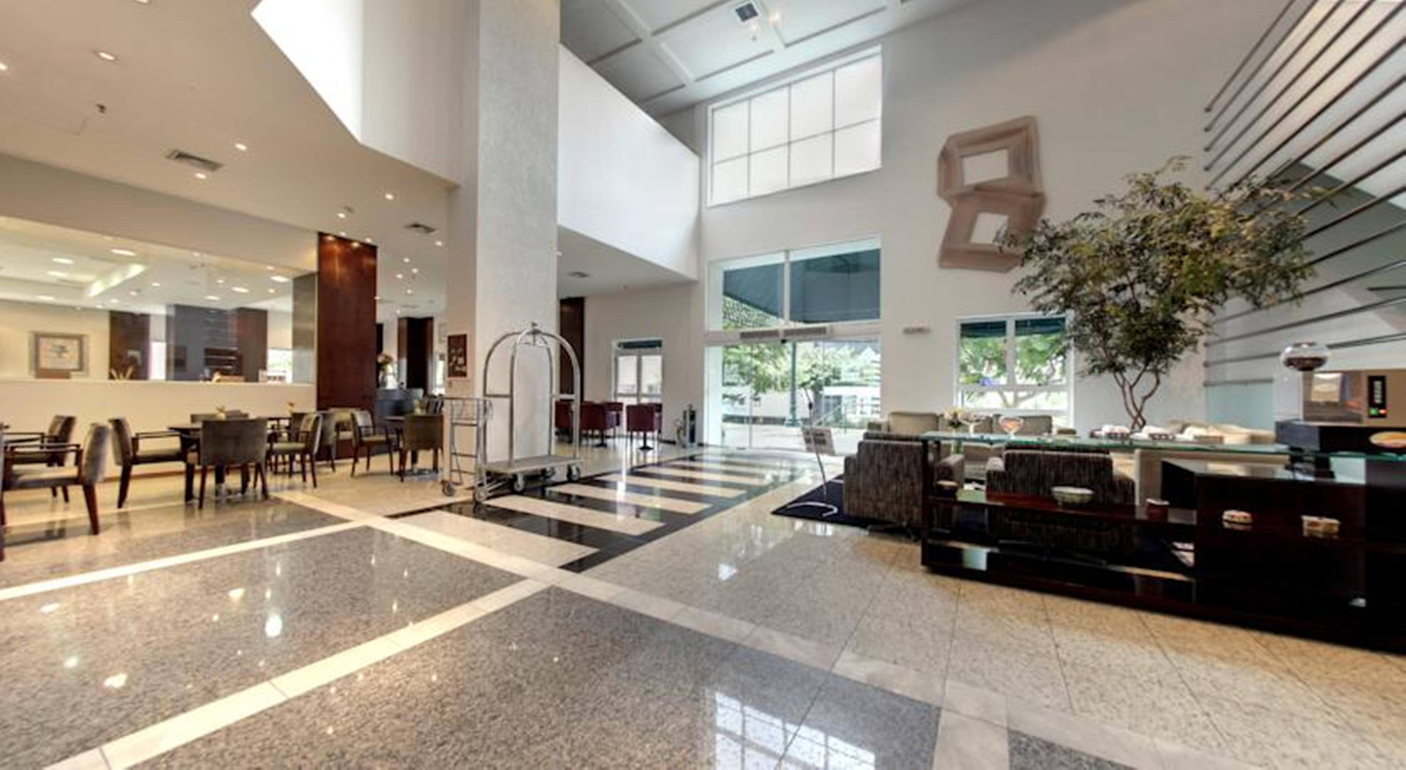 Quality Hotel Curitiba Esterno foto
