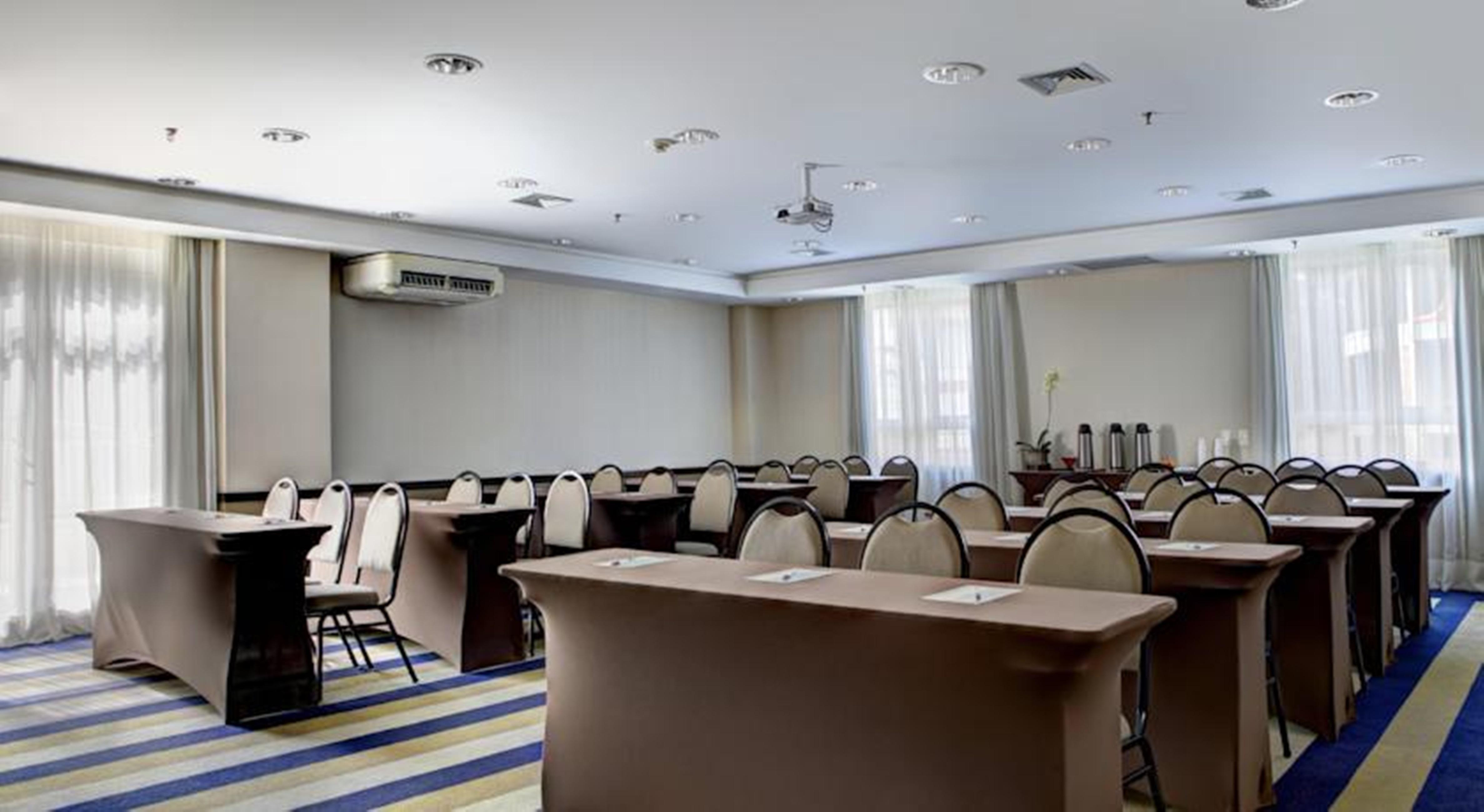 Quality Hotel Curitiba Esterno foto